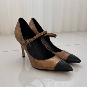 Woman’s Marc fisher gold color block heels size 6